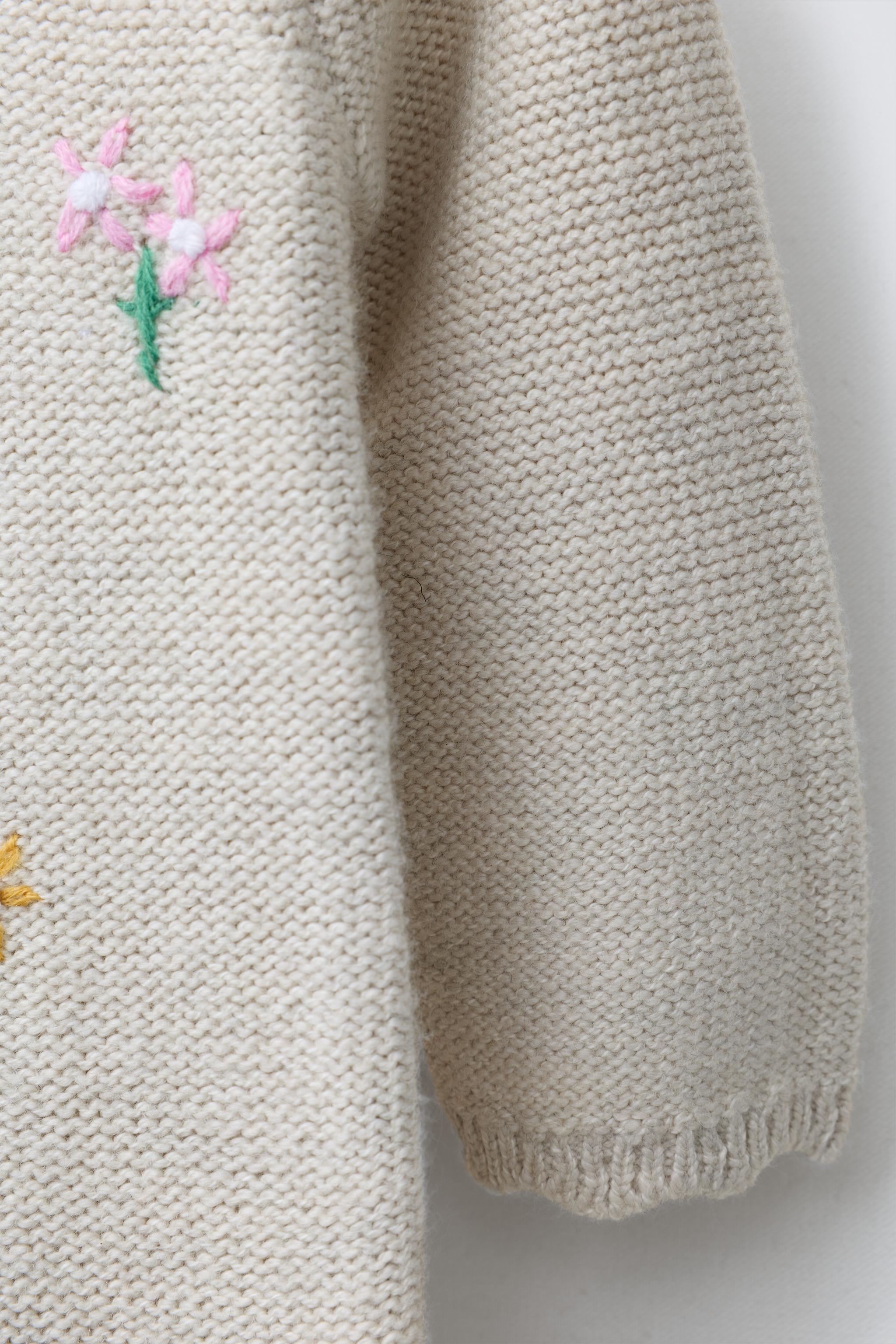 COMBINAISON EN MAILLE À FLEURS BRODÉES